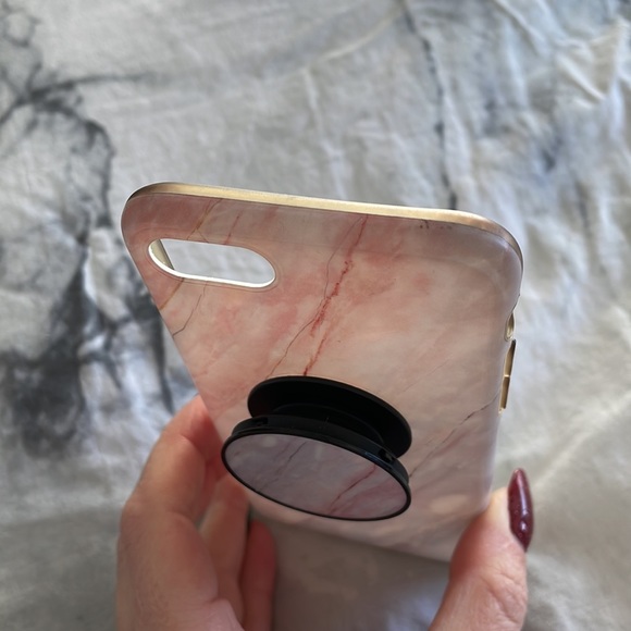Marble iPhone 8 case with pop socket - Picture 6 of 8